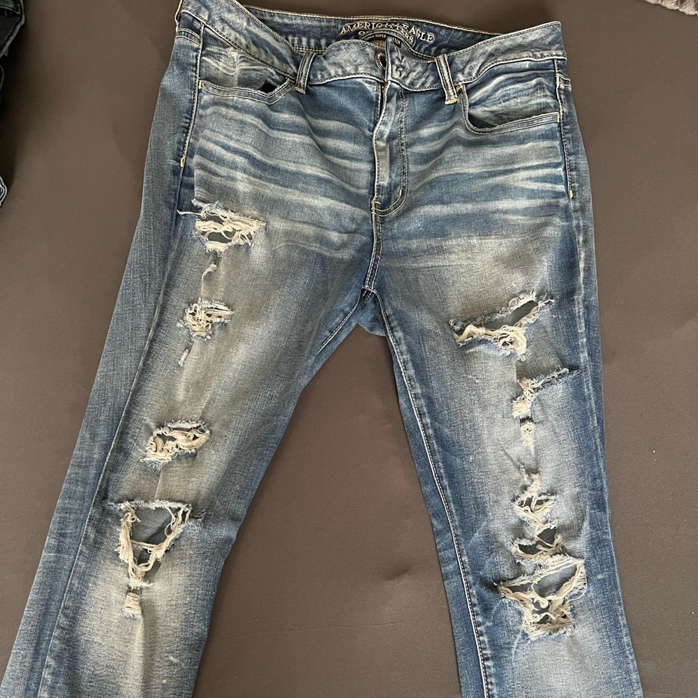 AE super super stretch distressed size 16 regular